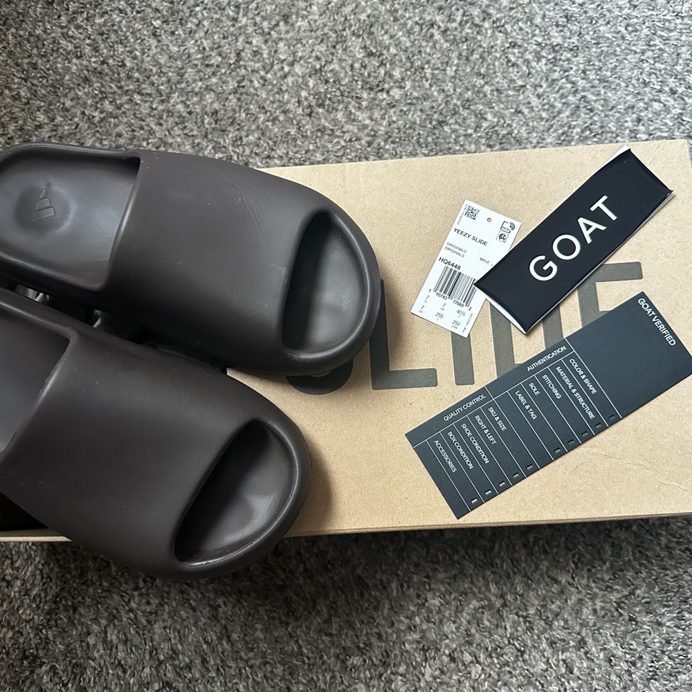 Yeezy Men's Dk Brown (soot) Slides